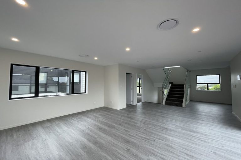 Photo of property in 26a Reeves Road, Pakuranga, Auckland, 2010