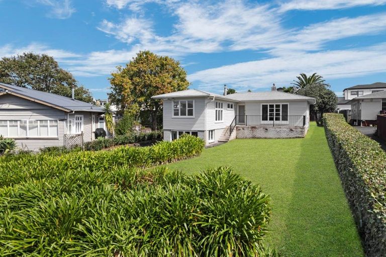 Photo of property in 4 Longburn Road, Henderson, Auckland, 0610