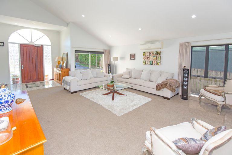 Photo of property in 989 Whangaparaoa Road, Tindalls Beach, Whangaparaoa, 0930