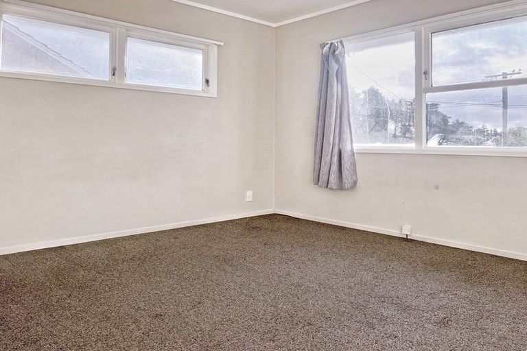 Photo of property in 4 Clutha Crescent, Clover Park, Auckland, 2023