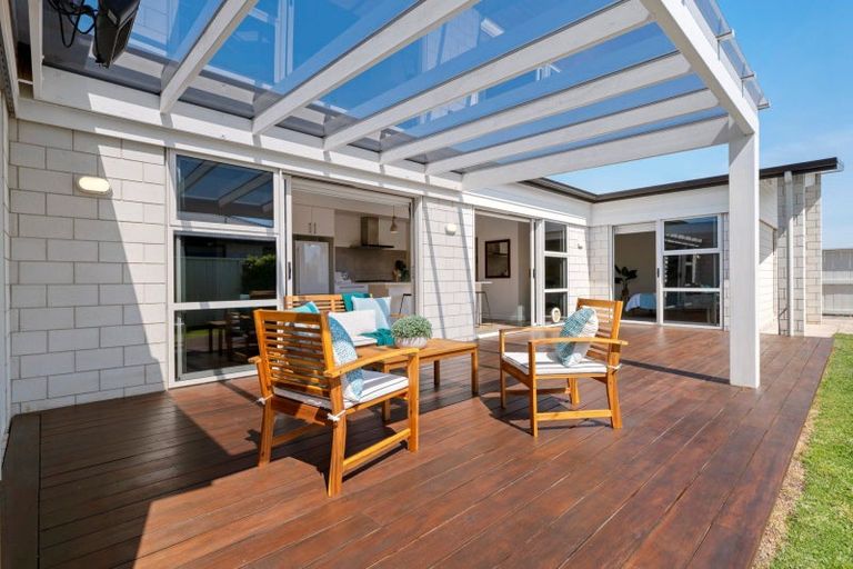 Photo of property in 26 Hiria Crescent, Papamoa Beach, Papamoa, 3118