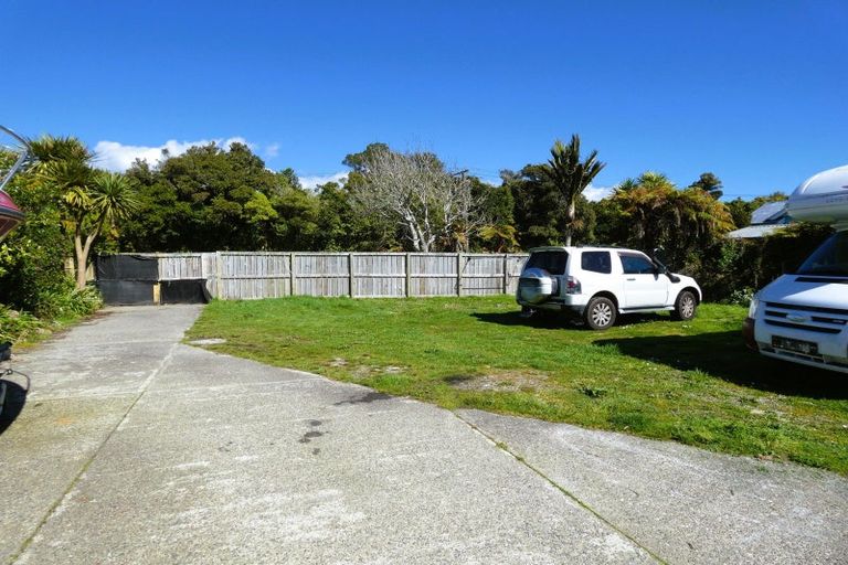 Photo of property in 9 Roebuck Street, Westport, 7825