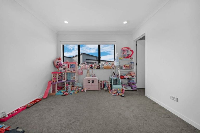 Photo of property in 2a Ballyalton Crescent, Flat Bush, Auckland, 2019