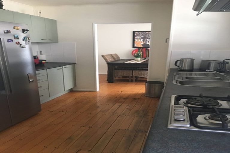 Photo of property in 1/156 Nile Road, Milford, Auckland, 0620