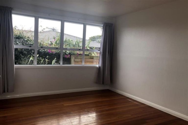 Photo of property in 9 Karaka Street, Merrilands, New Plymouth, 4312