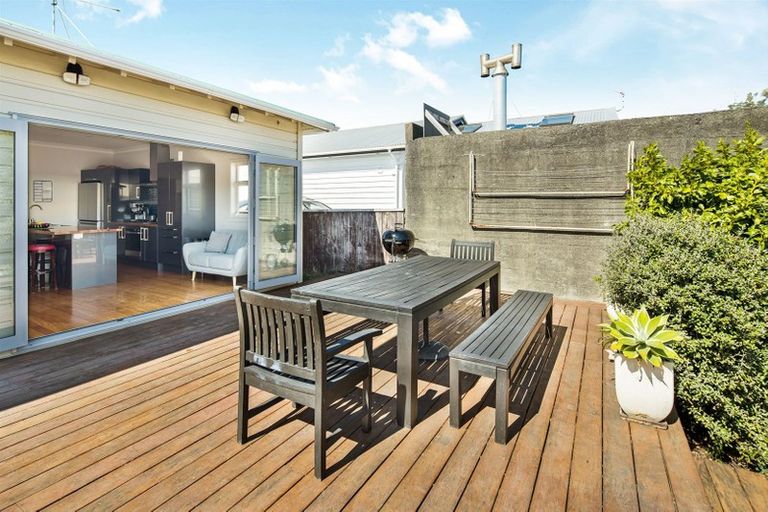 Photo of property in 190 Coutts Street, Rongotai, Wellington, 6022