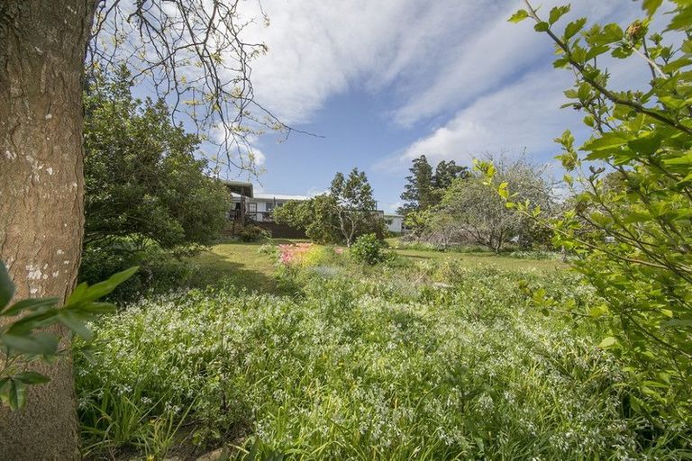 Photo of property in 18 School Road, Riverhead, 0820