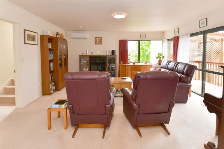 Photo of property in 2/12 Sundown Avenue, Manly, Whangaparaoa, 0930