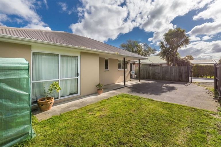 Photo of property in 2/74 Wildberry Street, Woolston, Christchurch, 8023