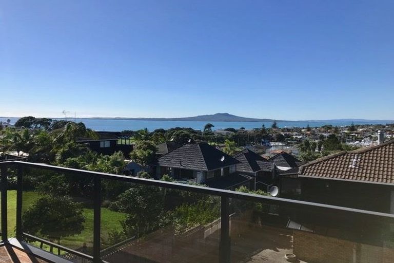 Photo of property in 1/11 Seaview Road, Castor Bay, Auckland, 0620