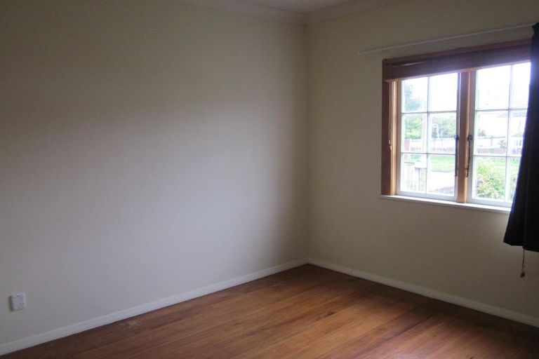 Photo of property in 35 Awamutu Grove, Waiwhetu, Lower Hutt, 5010