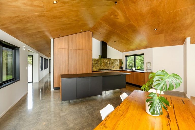 Photo of property in 23c Arden Place, Oakura, 4314