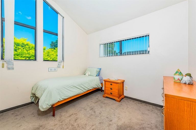 Photo of property in 2/38 Luckens Road, West Harbour, Auckland, 0618