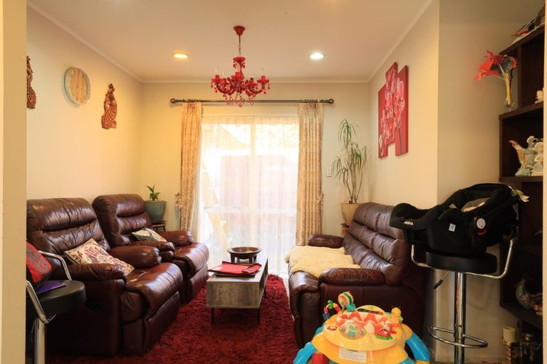 Photo of property in 12 De Havilland Drive, Goodwood Heights, Auckland, 2105