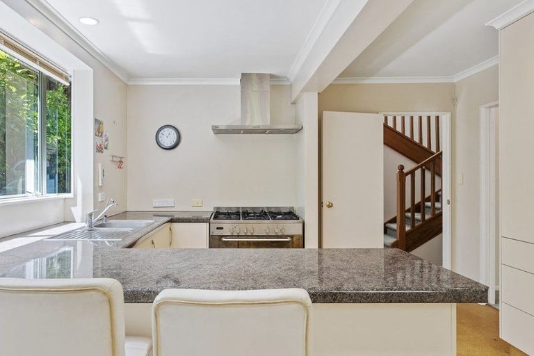 Photo of property in 8a Williams Terrace, Fitzherbert, Palmerston North, 4410