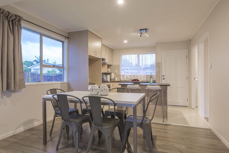 Photo of property in 27 Sandrine Avenue, Clover Park, Auckland, 2019