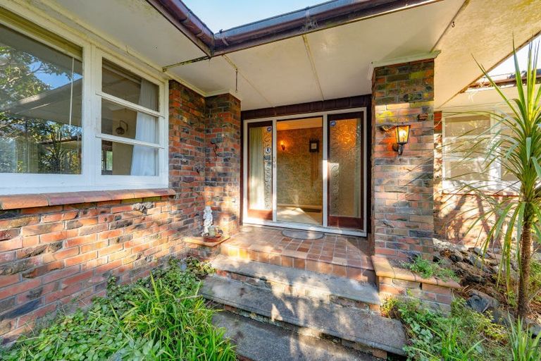 Photo of property in 1090 Scenic Drive North, Swanson, Auckland, 0816