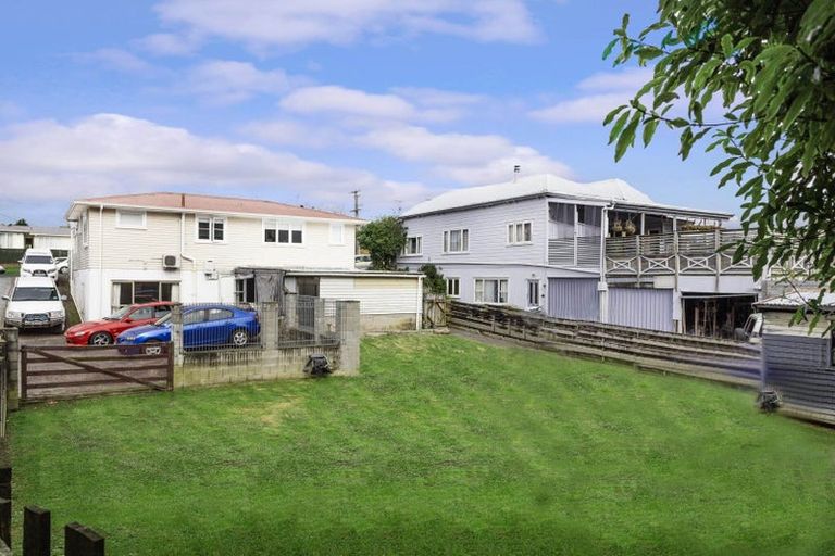 Photo of property in 21 Ribblesdale Road, Henderson, Auckland, 0612