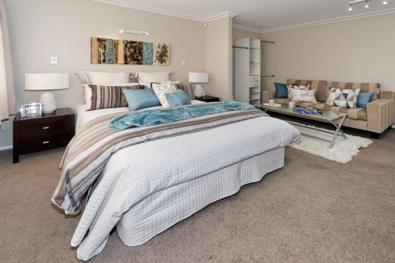 Photo of property in 4204a Great North Road, Glendene, Auckland, 0602