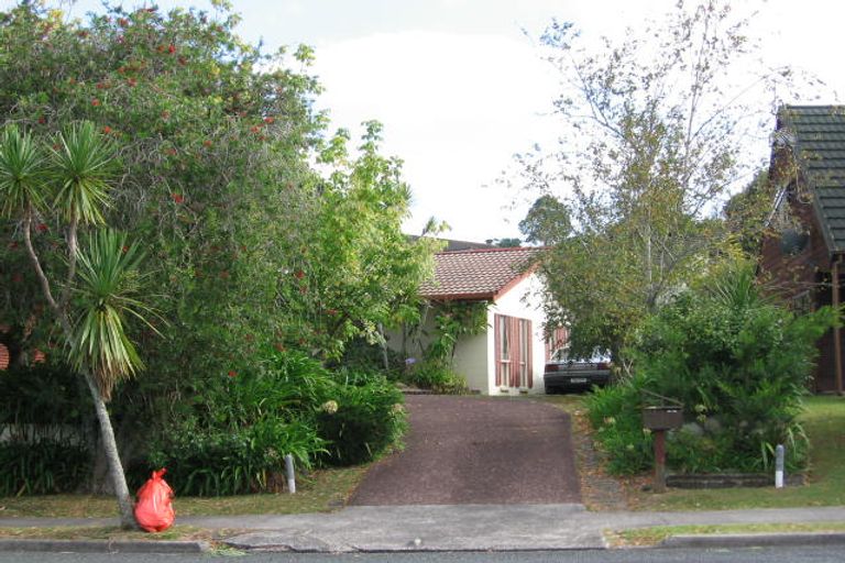 Photo of property in 51 John Downs Drive, Browns Bay, Auckland, 0630