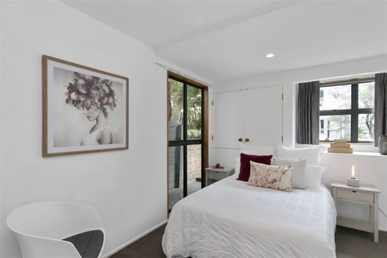 Photo of property in 31c Patanga Crescent, Thorndon, Wellington, 6011