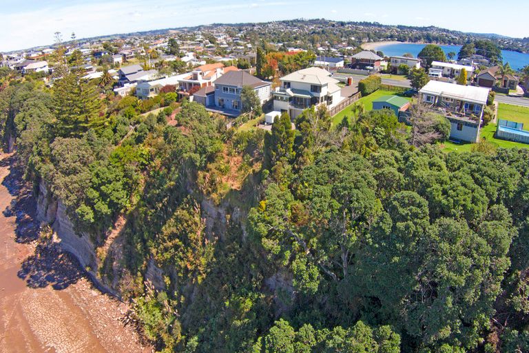 Photo of property in 989 Whangaparaoa Road, Tindalls Beach, Whangaparaoa, 0930