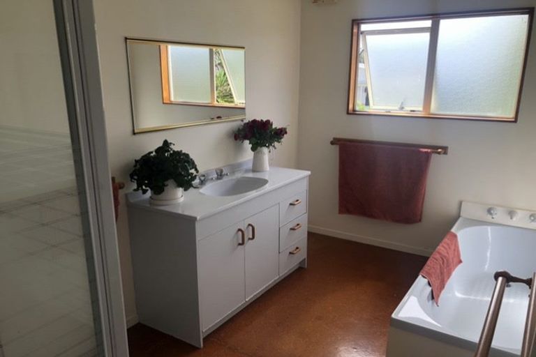 Photo of property in 295a Vipond Road, Stanmore Bay, Whangaparaoa, 0932