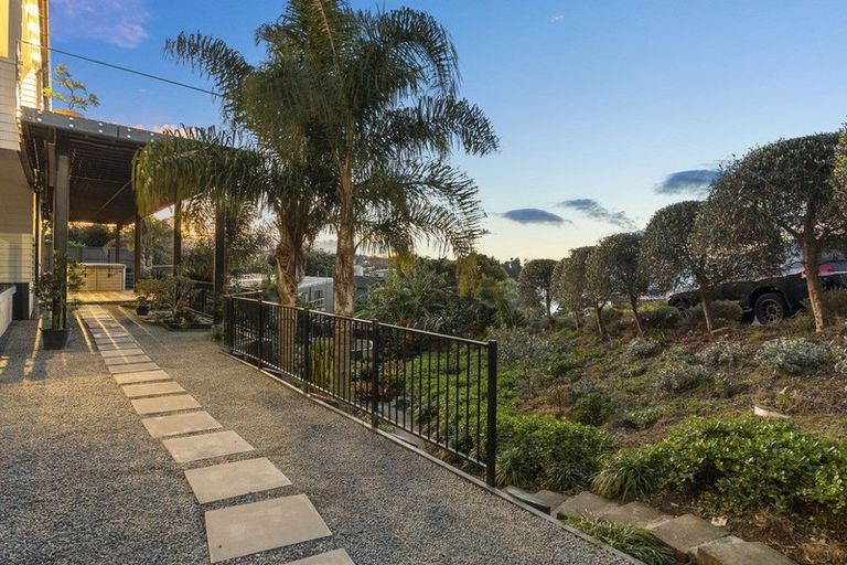 Photo of property in 4 Rangitoto View Road, Cockle Bay, Auckland, 2014