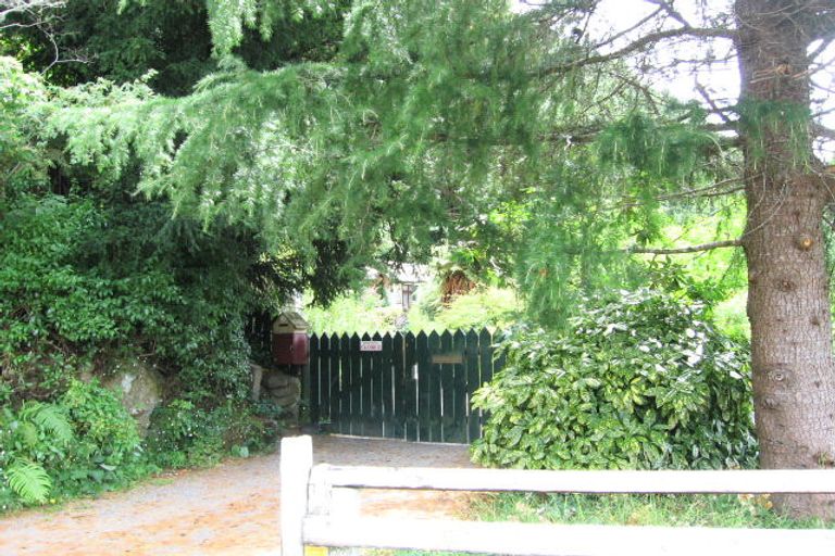 Photo of property in 2 Bridge Road, Birchville, Upper Hutt, 5018