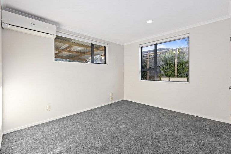Photo of property in 37 Castlefinn Drive, Weymouth, Auckland, 2103