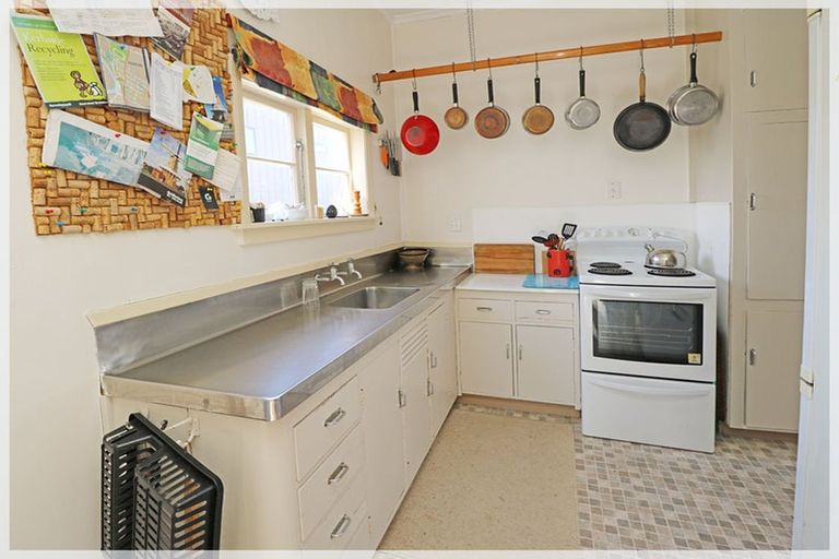 Photo of property in 26 Hall Place, Foxton Beach, Foxton, 4815