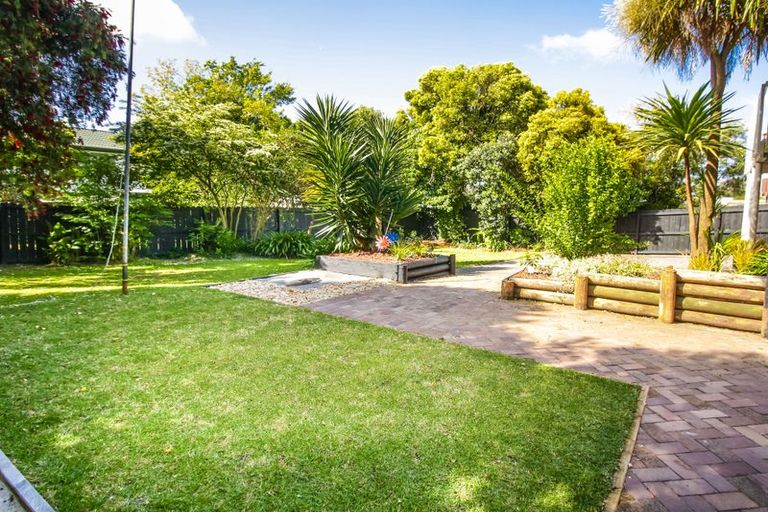 Photo of property in 39 Bodi Place, Te Atatu South, Auckland, 0610