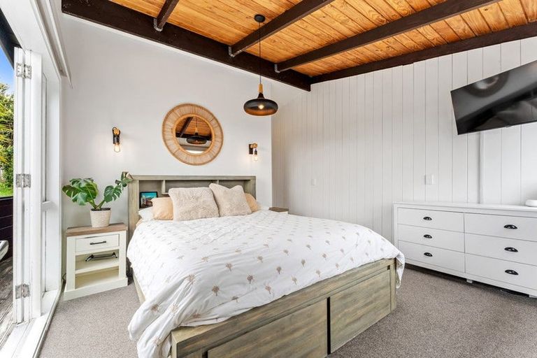 Photo of property in 73 Roberts Road, Matakatia, Whangaparaoa, 0930