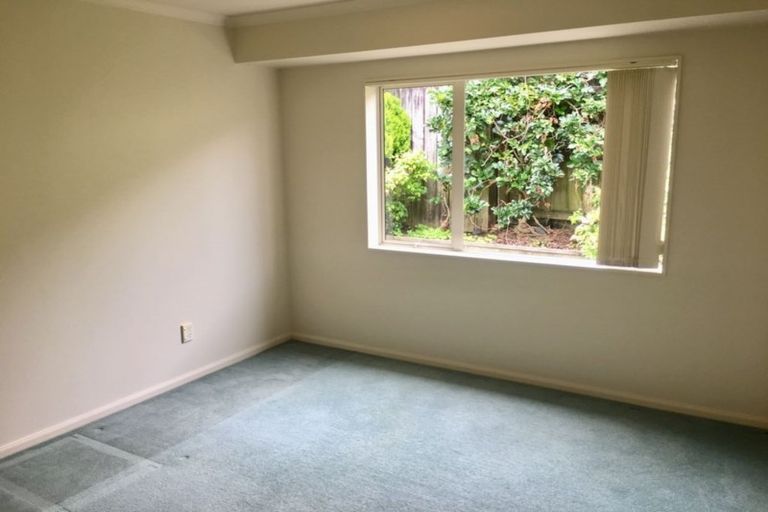 Photo of property in 10 Newry Close, East Tamaki Heights, Auckland, 2016