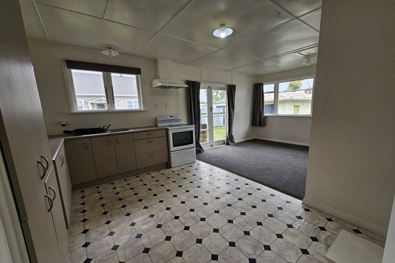 Photo of property in 71 Queenwood Road, Levin, 5510