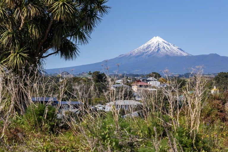 Photo of property in 5b Mission Street, Moturoa, New Plymouth, 4310