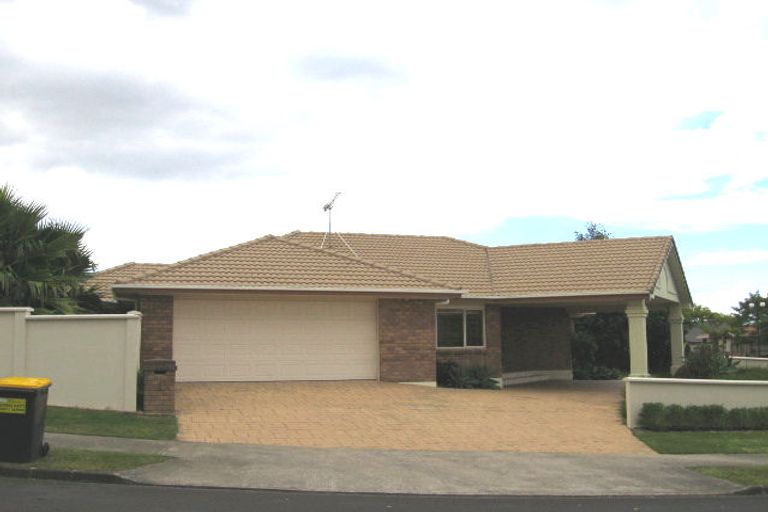 Photo of property in 1 Rosetti Rise, West Harbour, Auckland, 0618