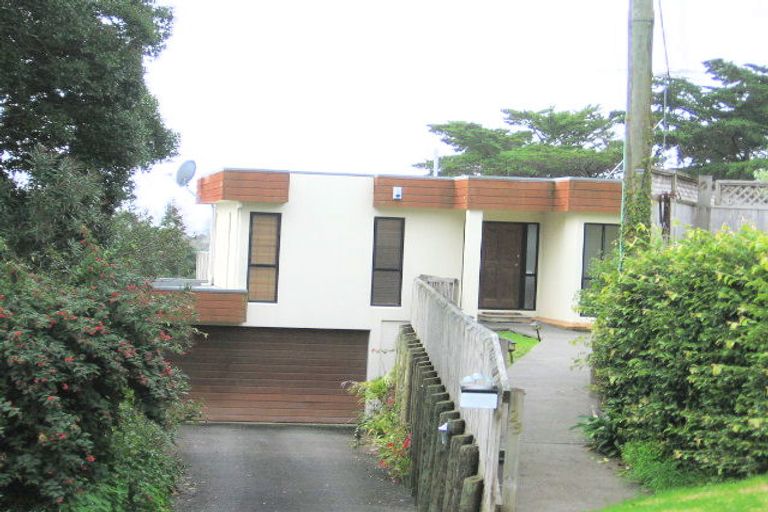 Photo of property in 23 Maori Hut Road, Red Beach, 0932