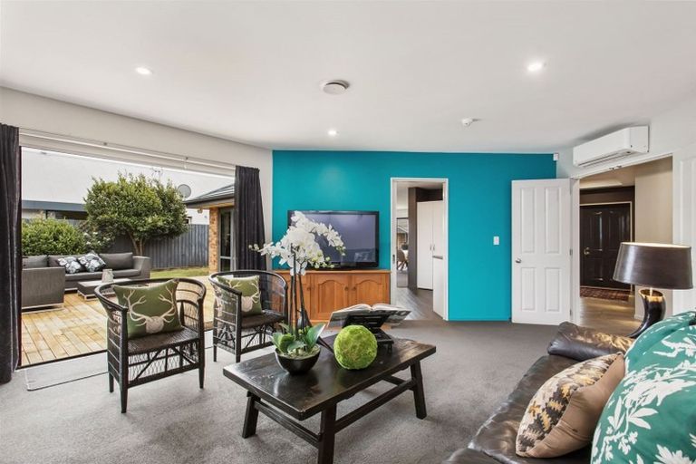 Photo of property in 5 Mahuri Street, Parklands, Christchurch, 8083