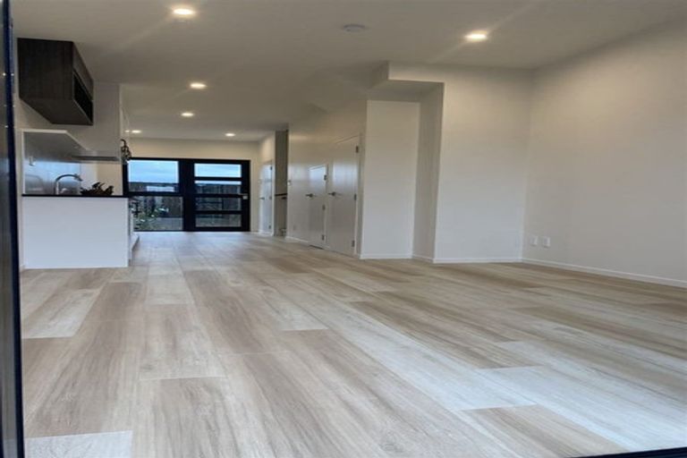 Photo of property in 10/148 Lincoln Road, Henderson, Auckland, 0610