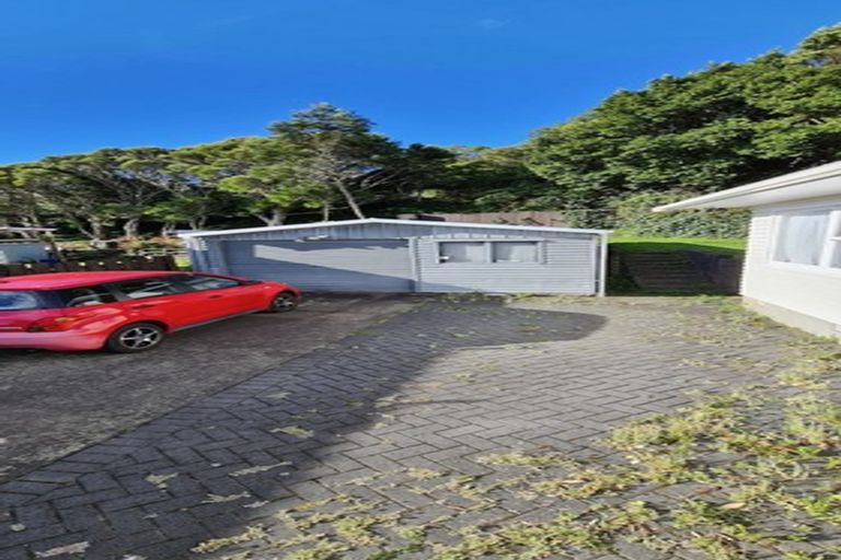Photo of property in 72 Stewart Drive, Newlands, Wellington, 6037