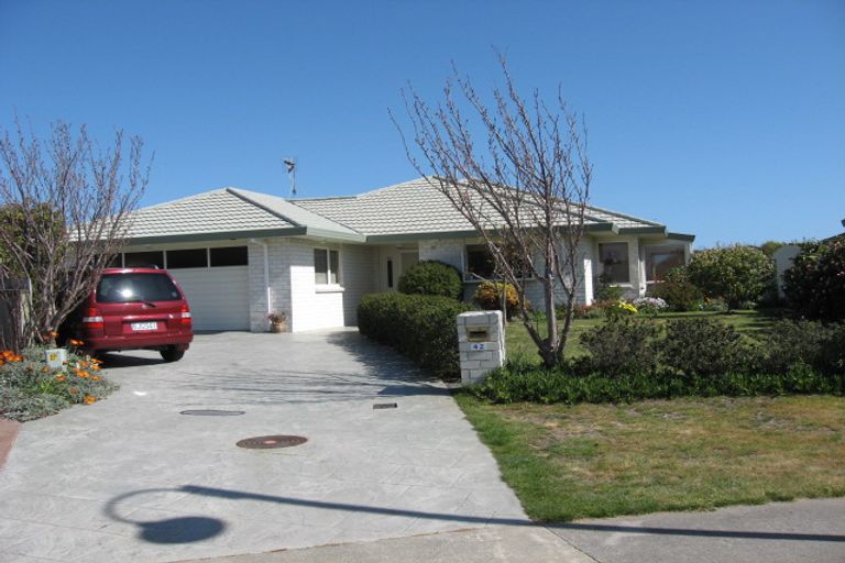 Photo of property in 42 Hadleigh Court, Paraparaumu, 5032