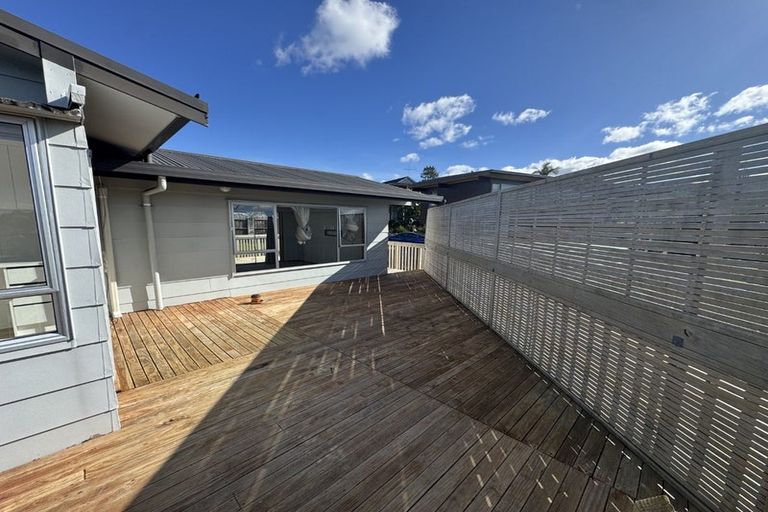 Photo of property in 23 Chatswood Grove, Chatswood, Auckland, 0626