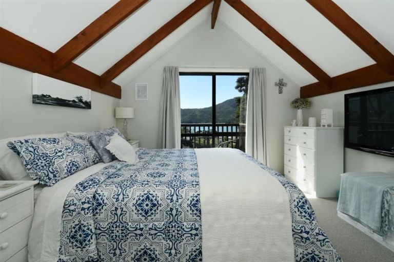 Photo of property in 5 Kaimiko Place, Okiwi Bay, 7193