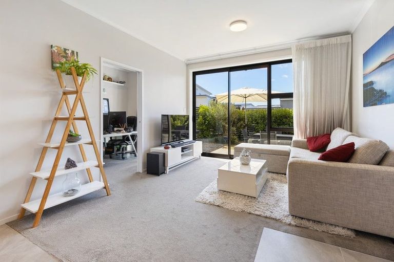 Photo of property in 10 Raranga Lane, Hobsonville, Auckland, 0616