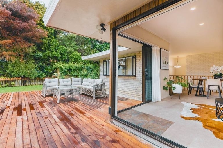 Photo of property in 16 Trevone Place, Forrest Hill, Auckland, 0620