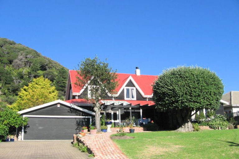 Photo of property in 3 Puriri Street, Eastbourne, Lower Hutt, 5013