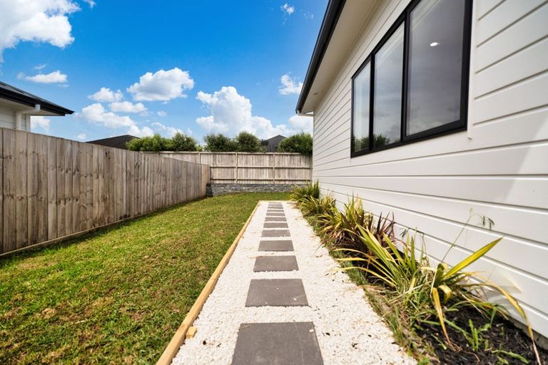 Photo of property in 7 Cutfield Lane, Kumeu, 0810