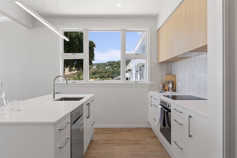 Photo of property in 61 Moncks Spur Road, Redcliffs, Christchurch, 8081