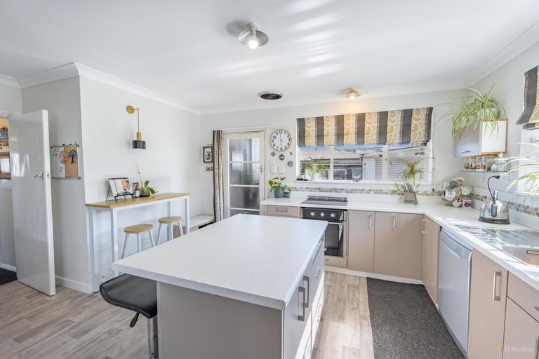 Photo of property in 1 Regent Street, Waimate, 7924